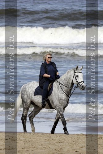 Katwijk 29 mei 2005
Koningin Beatrix paard rijden op het strand van katwijk.
