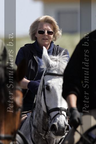 Katwijk 29 mei 2005
Koningin Beatrix paard rijden op het strand van katwijk.
