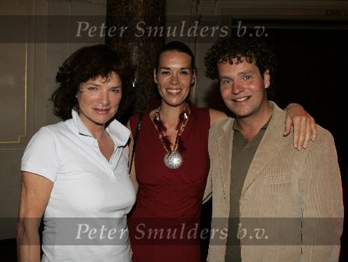 Amsterdam 30 mei 2005
Presentatie Boek Mary Dresselhuys in schouwburg amsterdam.
Linda v Dijck met Dirk Zeelenberg en zijn vriendin