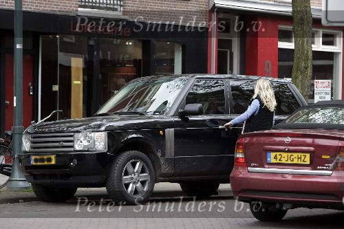 Amsterdam 10 mei 2005
Maria Kooistra zwanger op cornelis schuytstraat  in Range Rover jeep