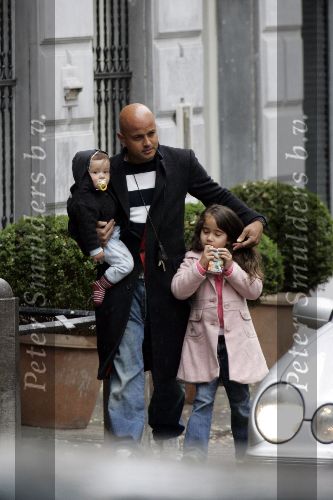 Amsterdam 7 mei 2005
Maria Kooistra haar met vriend en 2 kinderen winkelend in Amsterdam