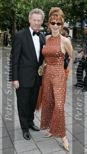 Hilversum 22 mei 2005
Coiffure awards bij studio 21 .
Marijke Helwegen met man