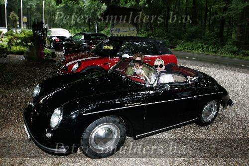 Vierhouten 20 mei 2005
Rally met cabrio\'s vanwege 10 jarig bestaan Beau Monde.
Monique des bouvrie met porsche cabrio uit 1972