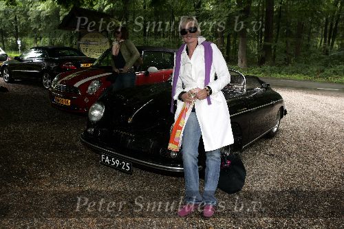 Vierhouten 20 mei 2005
Rally met cabrio\'s vanwege 10 jarig bestaan Beau Monde.
Monique des Bouvrie met porsche cabrio uit 1972