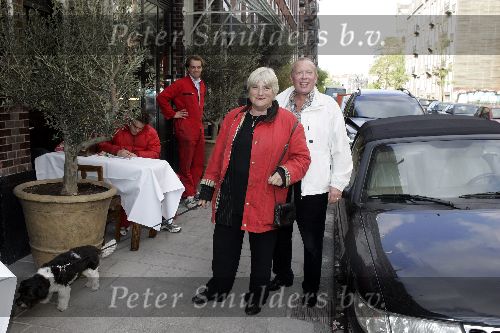 Amsterdam 11 mei 2005
Frans Molenaar feestje 65 jaar bij Le garage.
Nelly Frijda met hond en Frans Mulder