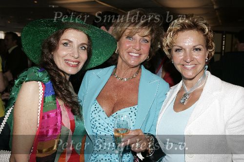 Scheveningen 2 mei 2005
Society brunch bij holland casino.
Yonina Netty v d Veer en Mariska v Kolck