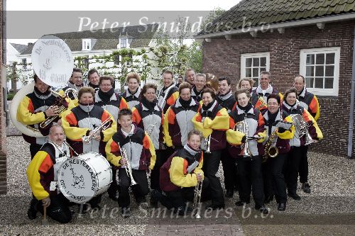 Nigtevecht 7 mei 2005
Trouwen Wilbert Gieske in kerk in Nigtevecht. fanfare de neuteblazers