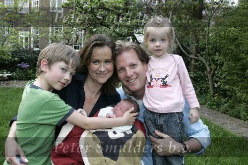 Amsterdam 1 mei 2005
Paulien Huizinga met Michiel Mol en hun kinderen Paul Myrthe en Pieter.