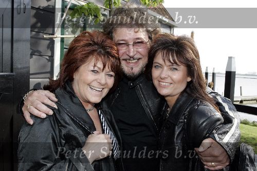 Volendam 13 mei 2005
Opening Paling sound museum.   Piet Veerman met vrouw en dochter