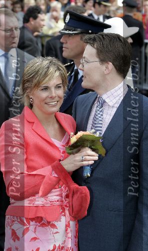 Scheveningen 30 april 2005
Koningin Beatrix in Scheveningen met familie.
Prinses laurentien en Prins Constantijn