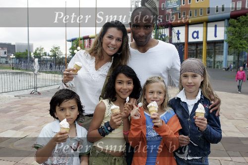 Amsterdam 3 mei 2005
Premiere Winnie de Pooh in pepsi stage.
Quinty Trustfull met gezin en Orlando Trustfull