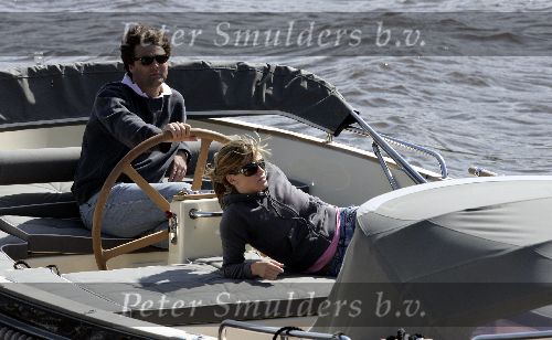 Amsterdam 14 mei 2005
Reinout Oerlemans en Danielle Overgaag varen met sloep.
Fiene en Thijmen zijn ook mee.