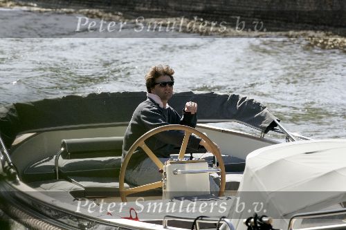 Amsterdam 14 mei 2005
Reinout Oerlemans en Danielle Overgaag varen met sloep.
Fiene en Thijmen zijn ook mee.