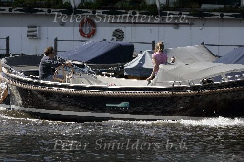 Amsterdam 14 mei 2005
Reinout Oerlemans en Danielle Overgaag varen met sloep.
Fiene en Thijmen zijn ook mee.