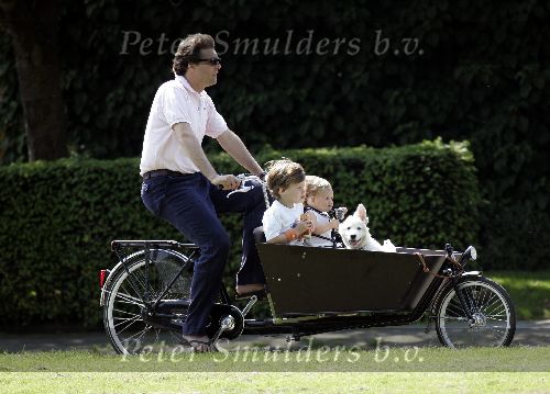 Amsterdam 28 mei 2005
Reinout Oerlemans met Fiene en Thijmen en hond evert in bakfiets
Peter Smulders bv