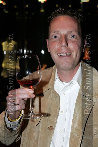 Rotterdam 3 mei 2005
Rob Geus met glas wijn