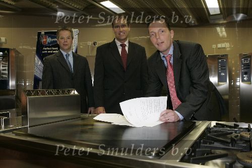 Amsterdam 6 mei 2005
Rob Geus bij ondertekenen kontrakt electrolux