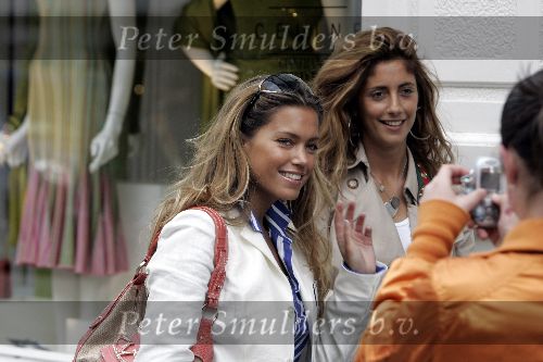 Amsterdam 11 mei 2005
Silvie Meis op pc Hooftstraat  en Dani Bles