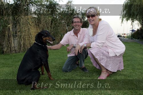 Loosdrecht 28 mei 2005
Etentje bij restaurant Fatou.
Viola Holt met zonnebril en man Peter en hond (dobberman)