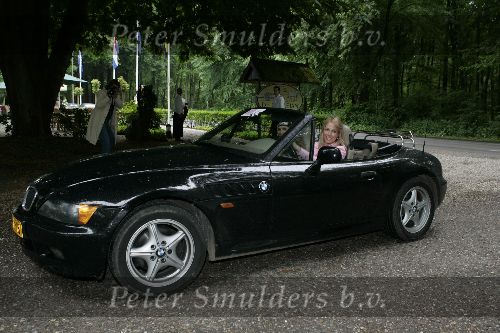 Vierhouten 29 mei 2005
Rally met cabrio\'s vanwege 10 jarig bestaan Beau Monde.
Leontine Borsato met hoofddoek en Vivian Reys in bmw cabrio