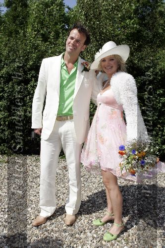 Joure 28 mei 2005
Trouwen Yvonne Jaspers en Pieter v d Beukering.
Yvonne met man
