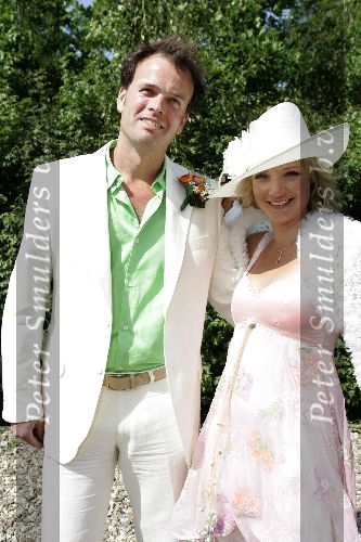 Joure 28 mei 2005
Trouwen Yvonne Jaspers en Pieter v d Beukering.
Yvonne   met man