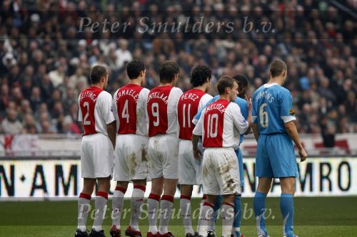 Amsterdam 12 november 2006
AJAX-PSV 0-1 in de arena. Ajax muur met Vermaelen Heitinga Huntelaar Perez en Sneijder
Peter Smulders bv