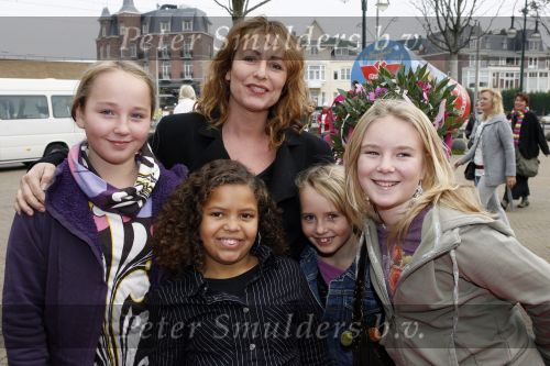 Scheveningen 25 oktober 2006
Premiere Kus in circustheater.
Angela Groothuizen met dochters