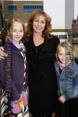 Scheveningen 25 oktober 2006
Premiere Kus in circustheater.
Angela Groothuizen met dochters