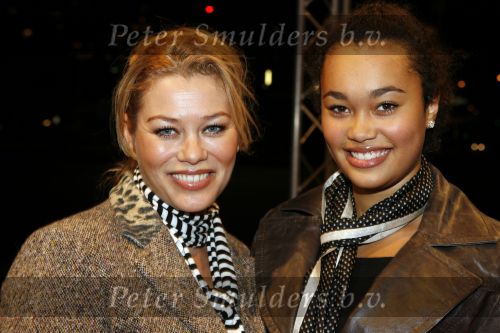 Rotterdam 26 oktober 2006
Premiere Holiday on ice in ahoy.
Antje Monteiro met dochter