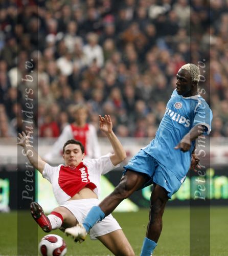 Amsterdam 12 november 2006
AJAX-PSV 0-1 in de arena. Arouna Kone en Thomas Vermaelen
Peter Smulders bv