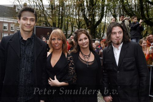 Den Bosch 22 oktober 2006
Premiere Grease in Den Bosch.
Belinda Meuldijk met vriend Thiery en Robert met zijn vriendin