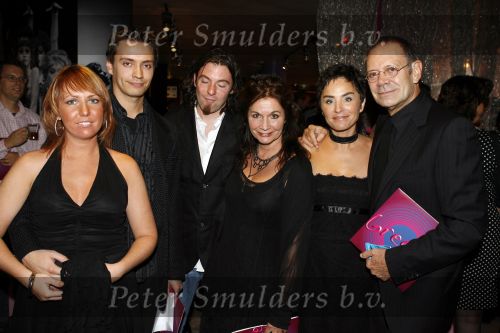 Den Bosch 22 oktober 2006
Premiere Grease in Den Bosch.
Rob de Nijs met zijn vriendin en Belinda Meuldijk met vriend Thiery en Robert met zijn vriendin