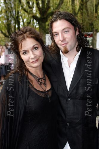 Den Bosch 22 oktober 2006
Premiere Grease in Den Bosch.
Belinda Meuldijk met vriend Thiery en Robert met zijn vriendin