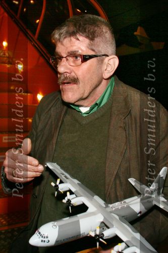 Eindhoven 11 November 2006 
Bennie Jolink terug uit Afganistan bij zijn aankomst op vliegbasis Eindhoven. Bennie met gekortwiekt haar