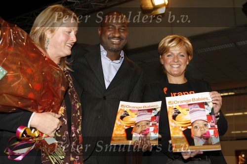 Utrecht 2 november 2006
Presentatie tijdschrift Orange Babies met oa Caroline Tensen Bubha Monique Kleeman en Ramon Beuk.