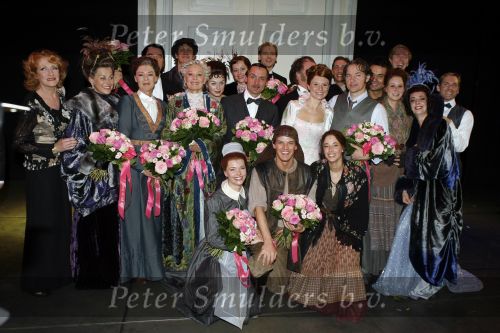 Apeldoorn 2 november 2006
Premiere My fair lady met Celine Purcell en Thom Hoffman.
Veline Thom Paul haenen Bob Fosco en Seth Gaaikema