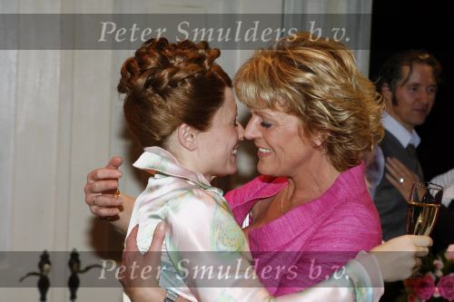 Apeldoorn 2 november 2006
Premiere My fair lady met Celine Purcell en Thom Hoffman.
Celine en Simone Kleinsma