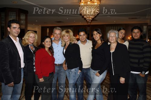Noordwijk, 5 november 2006 
Hans Breukhoven viert de verjaardag van zijn moeder in Hotel Huis ter Duin. Verder op de foto: Connie Breukhoven, Constanza Breukhoven, Jordi Breukhoven en zijn vrouw, Marvin Breukhoven, Shanna Breukhoven en Edwin Breukhoven met zijn vrouw Ageeth Breukhoven.