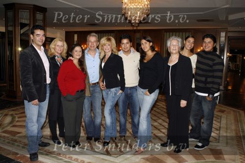 Noordwijk, 5 november 2006 
Hans Breukhoven viert de verjaardag van zijn moeder in Hotel Huis ter Duin. Verder op de foto: Connie Breukhoven, Constanza Breukhoven, Jordi Breukhoven en zijn vrouw, Marvin Breukhoven, Shanna Breukhoven en Edwin Breukhoven met zijn vrouw Ageeth Breukhoven.