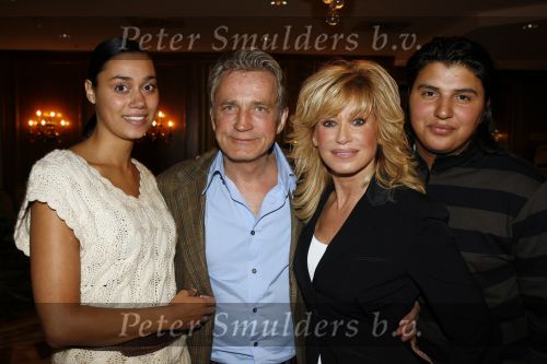 Noordwijk 5 november 2006
hans Breukhoven viert verjaardag van zijn moeder in Huis ter Duin.  Connie Constanza Jordi (met zijn vrouw) Marvin Shanna en  Edwin(met vriendin) zijn 
daar.
