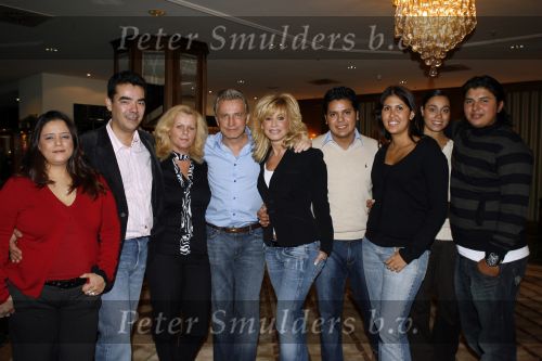 Noordwijk, 5 november 2006 
Hans Breukhoven viert de verjaardag van zijn moeder in Hotel Huis ter Duin. Verder op de foto: Connie Breukhoven, Constanza Breukhoven, Jordi Breukhoven en zijn vrouw, Marvin Breukhoven, Shanna Breukhoven en Edwin Breukhoven met zijn vrouw Ageeth Breukhoven.