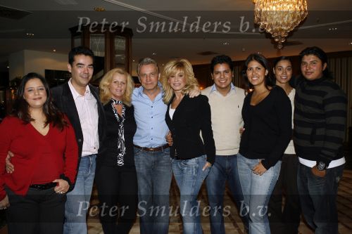 Noordwijk, 5 november 2006 
Hans Breukhoven viert de verjaardag van zijn moeder in Hotel Huis ter Duin. Verder op de foto: Connie Breukhoven, Constanza Breukhoven, Jordi Breukhoven en zijn vrouw, Marvin Breukhoven, Shanna Breukhoven en Edwin Breukhoven met zijn vrouw Ageeth Breukhoven.