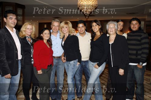 Noordwijk, 5 november 2006 
Hans Breukhoven viert de verjaardag van zijn moeder in Hotel Huis ter Duin. Verder op de foto: Connie Breukhoven, Constanza Breukhoven, Jordi Breukhoven en zijn vrouw, Marvin Breukhoven, Shanna Breukhoven en Edwin Breukhoven met zijn vrouw Ageeth Breukhoven.