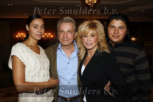 Noordwijk 5 november 2006
hans Breukhoven viert verjaardag van zijn moeder in Huis ter Duin.  Connie Constanza Jordi (met zijn vrouw) Marvin Shanna en  Edwin(met vriendin) zijn 
daar.