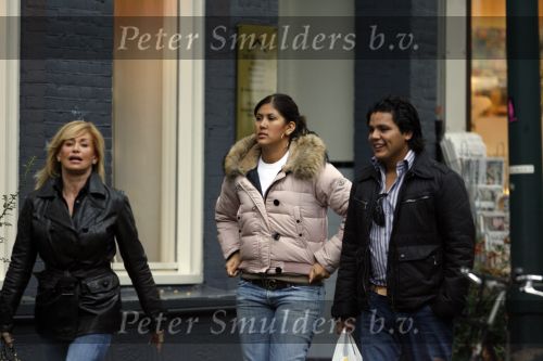 Amsterdam 28 oktober 2006
Connie Breukhoven met Marvin en Shanna op de cornelis schuytstraat
