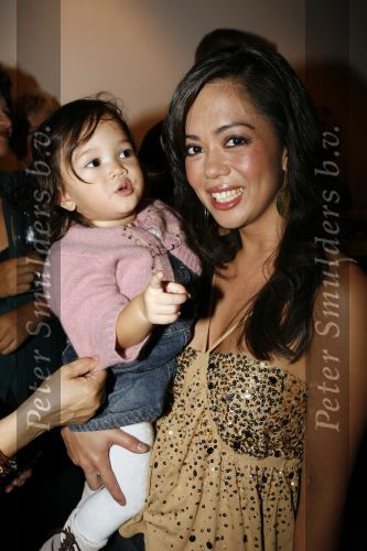 Den Bosch 22 oktober 2006
Premiere Grease.
Cystine Carreon met haar dochtertje