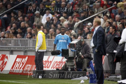 Amsterdam, 12 November 2006 Kompetitiewedstrijd AJAX-PSV eindstand 0-1 Seizoen 2006/2007
Edsion Mendez krijgt wat knullig een rode kaart