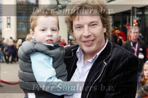 Scheveningen 25 oktober 2006
Premiere Kus in het circustheater.  Edwin jansen met zijn zoontje.