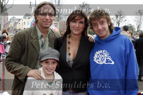 Scheveningen 25 oktober 2006
Premiere Kus in het circustheater. Eric v Tijn met gezin .